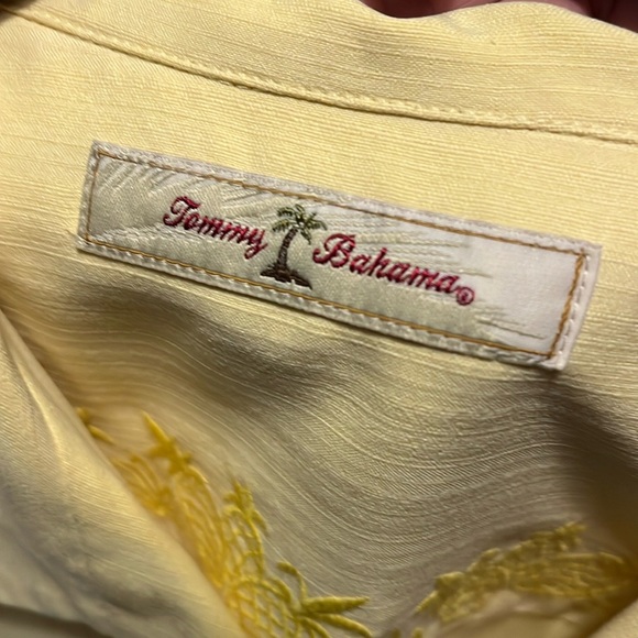 100 percent silk Tommy Bahama men’s yellow short sleeve shirt XL - Picture 3 of 6